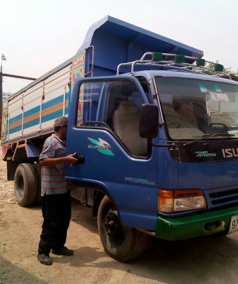 หกล้อ อีซูซุ NPR130ดั้ม 5คิวกะบะมีเนียม สภาพดีสวยพร้อมใช้ ทะเบียนพร้อมโอน