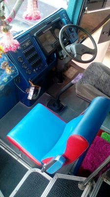 ขายรถบัสแอร์ชั้นครึ่ง ตัวถังต่อใหม่ สองเสา อู่ช่างทูรย์บ้านโป่ง ถุงลมเขาควาย MITSU ทั้งคัน เครื่อง MITSU คานหน้า-คานท้าย MITSU ช่วงล่าง MITSU ฝ้าภายในจิ๊กซอ VIP แอร์บูสตาร์ ระบบเหมือนแปดล้อ ยางเรเดียลใหม่หมด 6 เส้น  กระทะโครเมียมทั้งคัน เครื่องเสีย