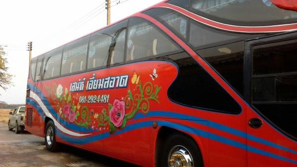 ขายรถบัสแอร์ชั้นครึ่ง ตัวถังต่อใหม่ สองเสา อู่ช่างทูรย์บ้านโป่ง ถุงลมเขาควาย MITSU ทั้งคัน เครื่อง MITSU คานหน้า-คานท้าย MITSU ช่วงล่าง MITSU ฝ้าภายในจิ๊กซอ VIP แอร์บูสตาร์ ระบบเหมือนแปดล้อ ยางเรเดียลใหม่หมด 6 เส้น  กระทะโครเมียมทั้งคัน เครื่องเสีย