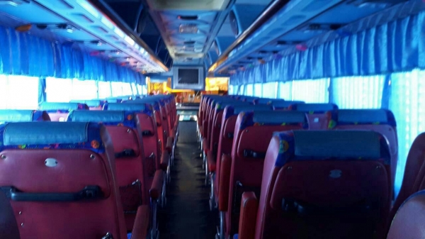 ขายรถบัสแอร์ชั้นครึ่ง ตัวถังต่อใหม่ สองเสา อู่ช่างทูรย์บ้านโป่ง ถุงลมเขาควาย MITSU ทั้งคัน เครื่อง MITSU คานหน้า-คานท้าย MITSU ช่วงล่าง MITSU ฝ้าภายในจิ๊กซอ VIP แอร์บูสตาร์ ระบบเหมือนแปดล้อ ยางเรเดียลใหม่หมด 6 เส้น  กระทะโครเมียมทั้งคัน เครื่องเสีย