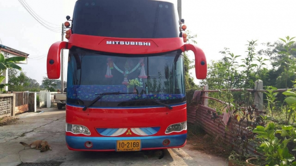 ขายรถบัสแอร์ชั้นครึ่ง ตัวถังต่อใหม่ สองเสา อู่ช่างทูรย์บ้านโป่ง ถุงลมเขาควาย MITSU ทั้งคัน เครื่อง MITSU คานหน้า-คานท้าย MITSU ช่วงล่าง MITSU ฝ้าภายในจิ๊กซอ VIP แอร์บูสตาร์ ระบบเหมือนแปดล้อ ยางเรเดียลใหม่หมด 6 เส้น  กระทะโครเมียมทั้งคัน เครื่องเสีย