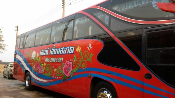 ขายรถบัสแอร์ชั้นครึ่ง ตัวถังต่อใหม่ สองเสา อู่ช่างทูรย์บ้านโป่ง ถุงลมเขาควาย MITSU ทั้งคัน เครื่อง MITSU คานหน้า-คานท้าย MITSU ช่วงล่าง MITSU ฝ้าภายในจิ๊กซอ VIP แอร์บูสตาร์ ระบบเหมือนแปดล้อ ยางเรเดียลใหม่หมด 6 เส้น  กระทะโครเมียมทั้งคัน เครื่องเสีย