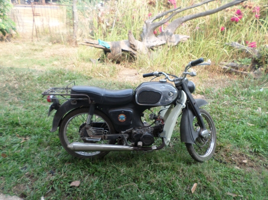 ขายมอไซค์คลาสสิคฮอนด้าชี200 สภาพเทพๆแห้ง เครื่องไนท์110 เครื่องฟิตไม่ดังไม่หอนไม่ควัน เอกสารเครื่องเล่มพร้อมชุดโอน ออกใบซื้อขายให้แต่โอนไม่ได้ต่อภาษีไม่ได้นะครับไว้ขี่เล่นสวยงามไปตลาด ราคา 35,000บาท สนใจสอบถามได้ครับ  เบอร์ติดต่อ 080-1696651 รถอยู่ที่โรงพ