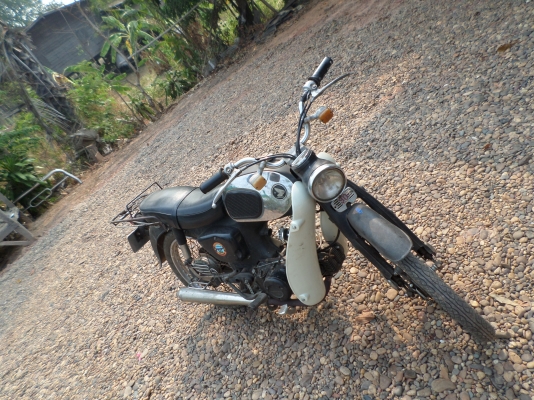 ขายมอไซค์คลาสสิคฮอนด้าชี200 สภาพเทพๆแห้ง เครื่องไนท์110 เครื่องฟิตไม่ดังไม่หอนไม่ควัน เอกสารเครื่องเล่มพร้อมชุดโอน ออกใบซื้อขายให้แต่โอนไม่ได้ต่อภาษีไม่ได้นะครับไว้ขี่เล่นสวยงามไปตลาด ราคา 35,000บาท สนใจสอบถามได้ครับ  เบอร์ติดต่อ 080-1696651 รถอยู่ที่โรงพ