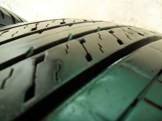 ยางกระบะขอบ15 ดันล็อป215-70-R15 ลงพื้นปี15 (2เส้น1,800)