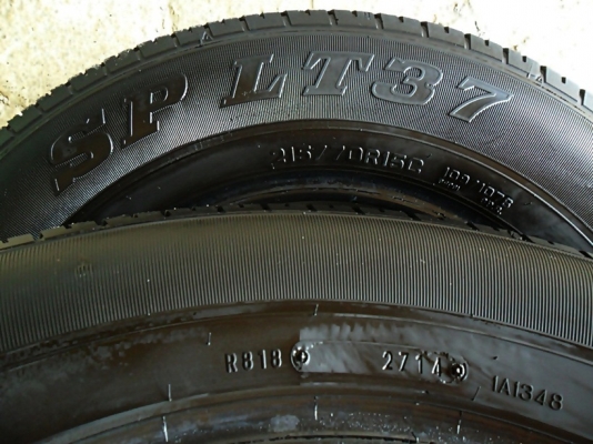 ยางกระบะขอบ15 ดันล็อป215-70-R15 ลงพื้นปี15 (2เส้น1,800)