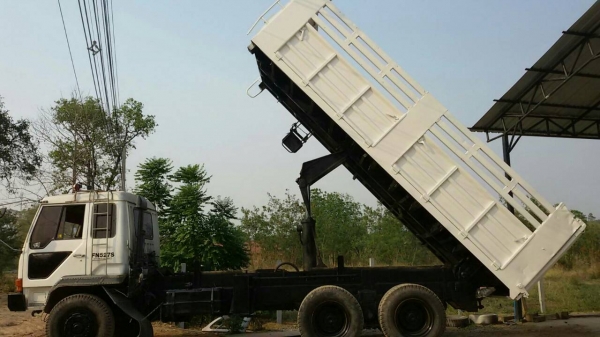 ต้องการขายด่วน  รถบรรทุก 10 ล้อ MITSUBISHI FN527 TF  220 เทอร์โบ รถบ้านๆ สวย ๆ เจ้าของขายเอง ราคาคุยกันได้นะคะ