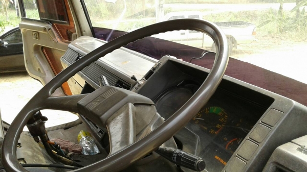 ต้องการขายด่วน  รถบรรทุก 10 ล้อ MITSUBISHI FN527 TF  220 เทอร์โบ รถบ้านๆ สวย ๆ เจ้าของขายเอง ราคาคุยกันได้นะคะ