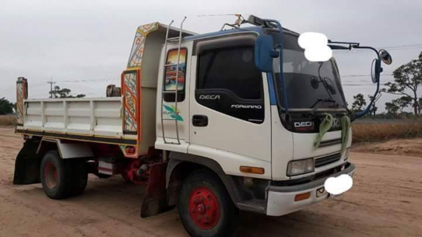 ขายรถดั้ม5คิว เดก้า195แรง แคชซีFRR พ.เพาเวอร์ เบรกทิฟฟี่ ยาง825ขอบ16 ภายในสวย แอร์เย็น รถสวยพร้อมใช้งาน เอกสารพร้อมโอน ราคา720,000 สนใจโทร 090-8588220คุณนะ 093-3258446คุณบิว หรือเข้าดูสินค้าอื่นๆได้ที่ www.truck.in.th/498 หรือเพจFacebook ณรงค์ ซื้อขายรถมื