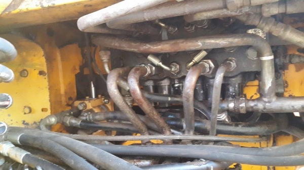 ขายรถตักหน้า-ขุดหลัง JCB 3 CX พร้อมลายหัวแย็ก สภาพพร้อมใช้ ราคา 650,000 บาท สนใจติดต่อ คุณอีน 081-683-7518