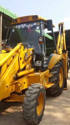ขายรถตักหน้า-ขุดหลัง JCB 3 CX พร้อมลายหัวแย็ก สภาพพร้อมใช้ ราคา 650,000 บาท สนใจติดต่อ คุณอีน 081-683-7518