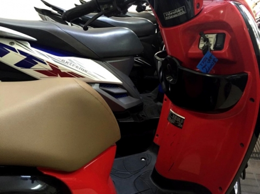 scoopy i สีดำแดง ลายลิง สุดเท่ รถเดือน กุมภาพันธ์ ปี57 ไมล์ 4 พันโล แถม 4 รายการ 31900