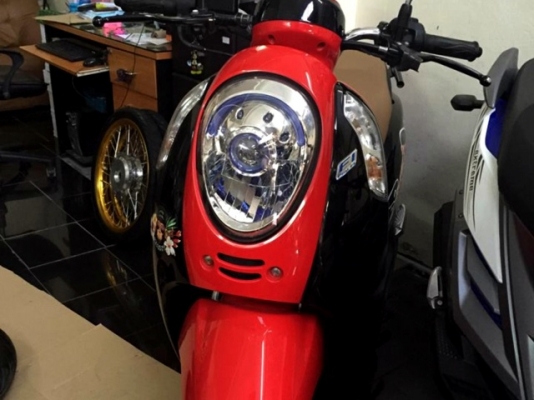 scoopy i สีดำแดง ลายลิง สุดเท่ รถเดือน กุมภาพันธ์ ปี57 ไมล์ 4 พันโล แถม 4 รายการ 31900