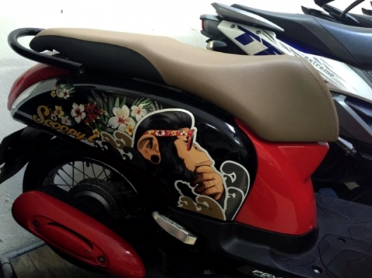 scoopy i สีดำแดง ลายลิง สุดเท่ รถเดือน กุมภาพันธ์ ปี57 ไมล์ 4 พันโล แถม 4 รายการ 31900