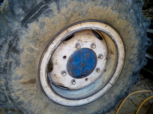 รถไถ่ฟอร์ด 6610  2เพลา  แท้ คานหน้าคาราโร่  (รถห้างแท้)  รถสวย.พร้อมใช้งาน.เล่มพร้อม