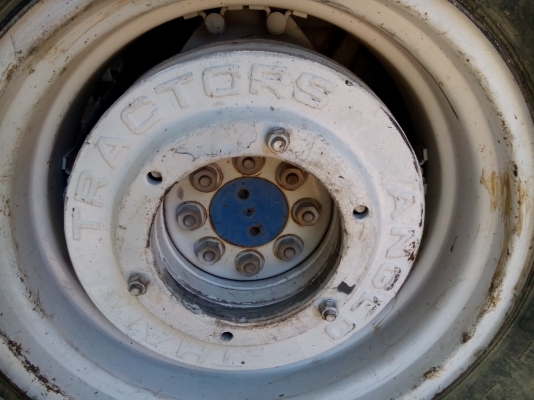 รถไถ่ฟอร์ด 6610  2เพลา  แท้ คานหน้าคาราโร่  (รถห้างแท้)  รถสวย.พร้อมใช้งาน.เล่มพร้อม