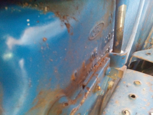 รถไถ่ฟอร์ด 6610  2เพลา  แท้ คานหน้าคาราโร่  (รถห้างแท้)  รถสวย.พร้อมใช้งาน.เล่มพร้อม