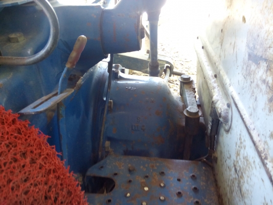 รถไถ่ฟอร์ด 6610  2เพลา  แท้ คานหน้าคาราโร่  (รถห้างแท้)  รถสวย.พร้อมใช้งาน.เล่มพร้อม