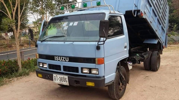 ขายรถ6ล้อ ดั้มเกษตร NPR115แรง เฟืองท้ายใหญ่ เครื่องดี แคชซีสวย ยางดี ภายในสวย เกียร์สั้น เอกสารพร้อมโอน สนใจโทร 090-8588220คุณนะ 093-3258446คุณบิว หรือเข้าดูสินค้าอื่นๆได้ที่ www.truck.in.th/498 หรือเพจFacebook ณรงค์ ซื้อขายรถมือสอง (เว็บไซต์ส่วนตัว) หรือ