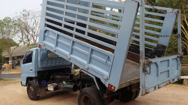 ขายรถ6ล้อ ดั้มเกษตร NPR115แรง เฟืองท้ายใหญ่ เครื่องดี แคชซีสวย ยางดี ภายในสวย เกียร์สั้น เอกสารพร้อมโอน สนใจโทร 090-8588220คุณนะ 093-3258446คุณบิว หรือเข้าดูสินค้าอื่นๆได้ที่ www.truck.in.th/498 หรือเพจFacebook ณรงค์ ซื้อขายรถมือสอง (เว็บไซต์ส่วนตัว) หรือ