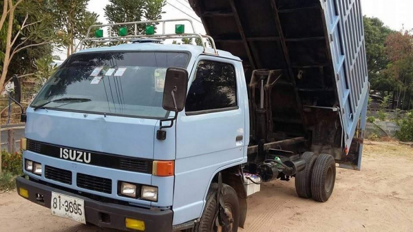 ขายรถ6ล้อ ดั้มเกษตร NPR115แรง เฟืองท้ายใหญ่ เครื่องดี แคชซีสวย ยางดี ภายในสวย เกียร์สั้น เอกสารพร้อมโอน สนใจโทร 090-8588220คุณนะ 093-3258446คุณบิว หรือเข้าดูสินค้าอื่นๆได้ที่ www.truck.in.th/498 หรือเพจFacebook ณรงค์ ซื้อขายรถมือสอง (เว็บไซต์ส่วนตัว) หรือ