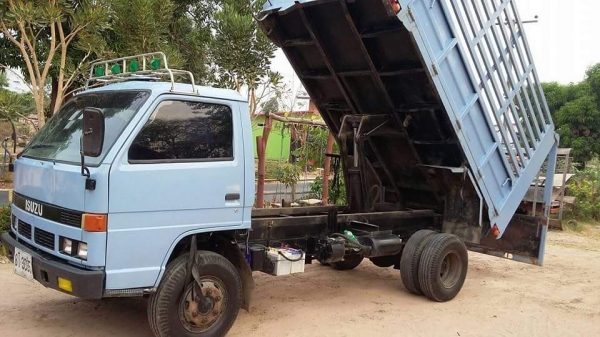 ขายรถ6ล้อ ดั้มเกษตร NPR115แรง เฟืองท้ายใหญ่ เครื่องดี แคชซีสวย ยางดี ภายในสวย เกียร์สั้น เอกสารพร้อมโอน สนใจโทร 090-8588220คุณนะ 093-3258446คุณบิว หรือเข้าดูสินค้าอื่นๆได้ที่ www.truck.in.th/498 หรือเพจFacebook ณรงค์ ซื้อขายรถมือสอง (เว็บไซต์ส่วนตัว) หรือ