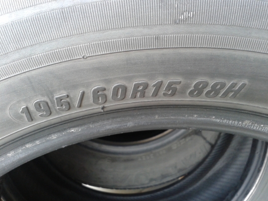 ขายยางMAXIS 195/60/15 4เส้นปี13