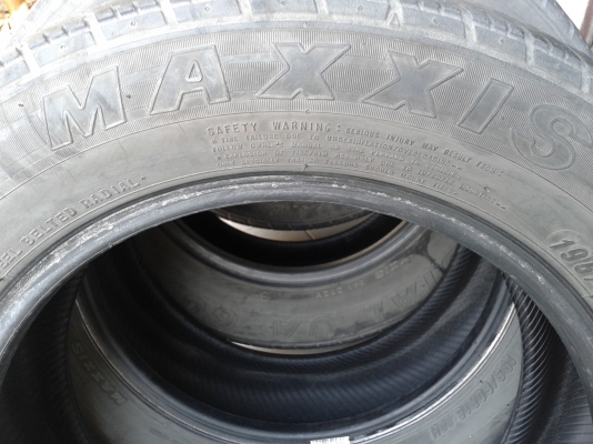 ขายยางMAXIS 195/60/15 4เส้นปี13