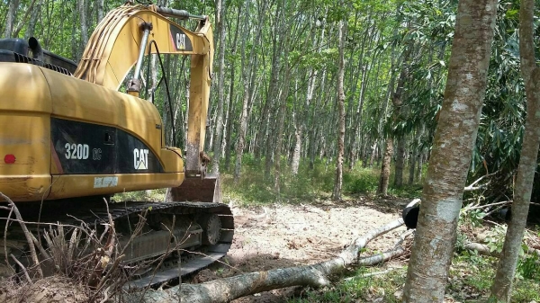 ขายรถแบคโฮ CAT 320 D ไมล์ 5609 ชม.ราคา 2100000