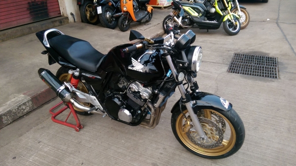 ขายคับ HONDA CB400 TECH3 ปี2007 กญแจชิฟ2ดอก สีสวย ท่อแต่งเคฟล่า แฮนด์บาร์ กระจกแต่ง ยางหน้าหลังเต็ม อินวอยส์สรรพสามิตร ราคา 97500 บาท ส่งได้ทั่วไทยคับ สนใจติดต่อ 081-0578282 FACEBOOK ชาญณรงค์ ป๊อป ชัยอมฤต ไอดีไลน์ POPBIGBIKESAKON คับ สนใจรถสวย ถูก ดี ต้อง