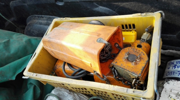 ** ขายแล้วครับ!! ** รอกโซ่ไฟฟ้า HITACHI Made in JAPAN 2 ton.ไฟ 380V โซ่ยาว 12 m. สภาพสวยอุปกรณ์ครบดึงนิ่มมาเทสได้.