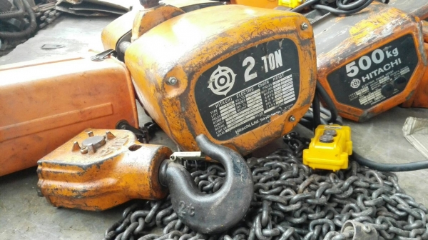 ** ขายแล้วครับ!! ** รอกโซ่ไฟฟ้า HITACHI Made in JAPAN 2 ton.ไฟ 380V โซ่ยาว 12 m. สภาพสวยอุปกรณ์ครบดึงนิ่มมาเทสได้.