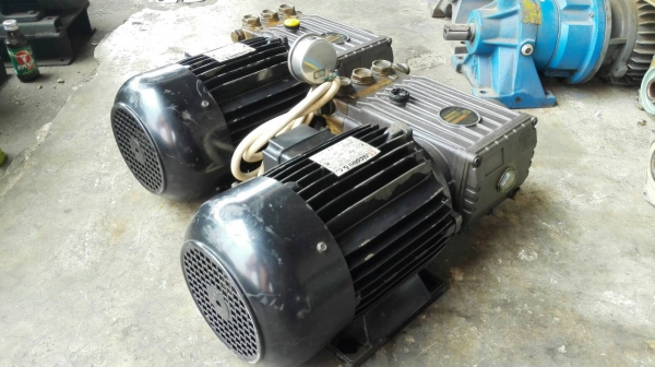 ** Sold ** ปั้มฉีดน้ำแรงดันสูง INTER PUMP Made in ITALY แรงดัน 80 bar. ไฟ 380V. สภาพกริ้บๆสีเดิมๆมาเทสได้
