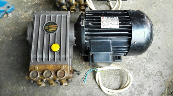 ** Sold ** ปั้มฉีดน้ำแรงดันสูง INTER PUMP Made in ITALY แรงดัน 80 bar. ไฟ 380V. สภาพกริ้บๆสีเดิมๆมาเทสได้