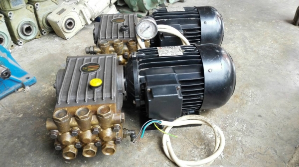 ** Sold ** ปั้มฉีดน้ำแรงดันสูง INTER PUMP Made in ITALY แรงดัน 80 bar. ไฟ 380V. สภาพกริ้บๆสีเดิมๆมาเทสได้