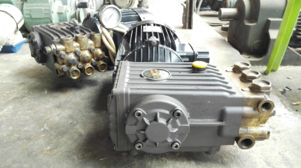 ** Sold ** ปั้มฉีดน้ำแรงดันสูง INTER PUMP Made in ITALY แรงดัน 80 bar. ไฟ 380V. สภาพกริ้บๆสีเดิมๆมาเทสได้