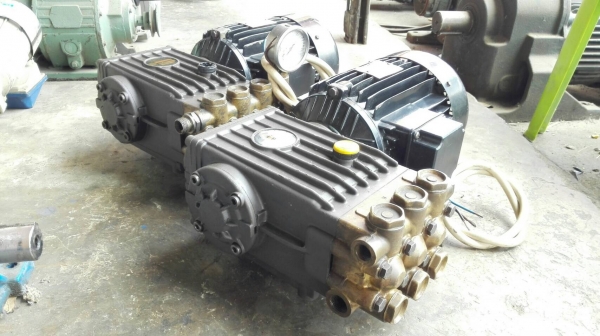 ** Sold ** ปั้มฉีดน้ำแรงดันสูง INTER PUMP Made in ITALY แรงดัน 80 bar. ไฟ 380V. สภาพกริ้บๆสีเดิมๆมาเทสได้