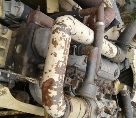 KOMATSU PC 100-3 รถบอดี้สวยสภาพดีมากครับพร้อมใช้งานได้เลย อีซูซุ 6BB1 แห้งดีแรงดีไม่มีแตกเยิ้ม ปั๊มเดิมทำงานได้ดีไม่โหลดครับ ภายนอกบูมสวยไม่ปะไม่ดาม ช่วงล่างเอวแน่นดี โรลเลอร์โซ่ใบแทรกสภาพดีโดยรวมประมาณ 60\% พร้อมใช้งาน เอกสารสัญญาซื้อขาย ราคาต่