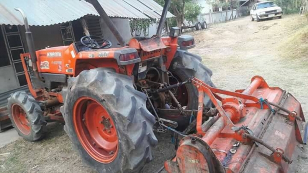 คูโบต้าL4508พร้อมใบมีดโรตารีและผาน