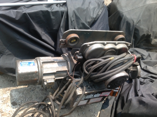 รอกวิ้นไฟฟ้า Hitachi 1 ตันนําเข้าจากญี่ปุ่น39000