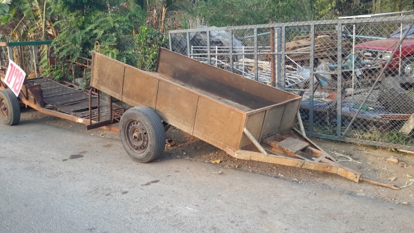 เทนเลอร์บันทุกของประมาน2-3ตัน ตามสภาพ เหลือเก็บสีอย่างเดียว