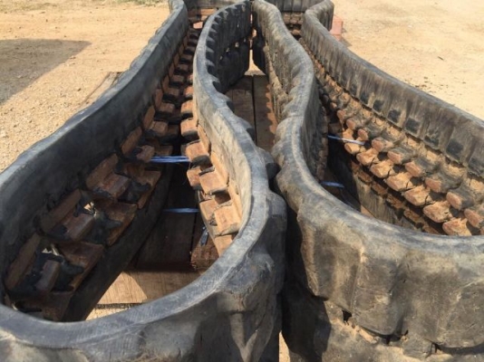 ขายแทรคยาง ใช้กับ รถขุด KOMATSU PC20/25/27 นำเข้าจากญี่ปุ่น ติดต่อ 081-2990958/089-8368497 (เจ้าของขายเอง)