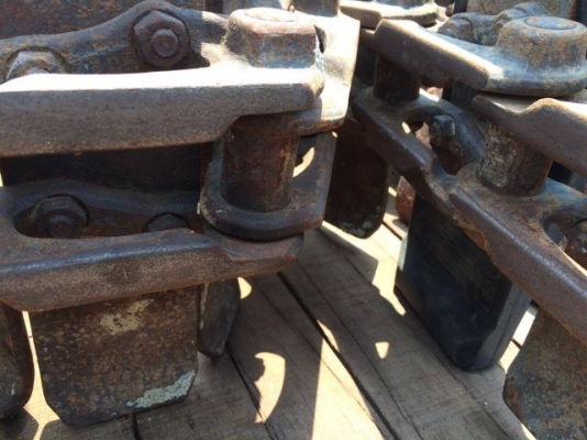 ขายแทรคเหล็ก ใช้กับรถขุดขนาด PC50 นำเข้าจากญี่ปุ่น ติดต่อ 081-2990958 / 089-8368497 (เจ้าของขายเอง)