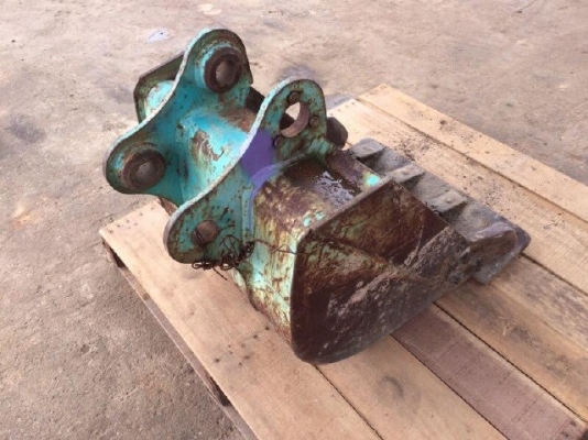 ขายบุ้งกี๋ ใช้กับ รถขุด KOMATSU PC60 นำเข้าจากญี่ปุ่น ติดต่อ 081-2990958/089-8368497 (เจ้าของขายเอง)