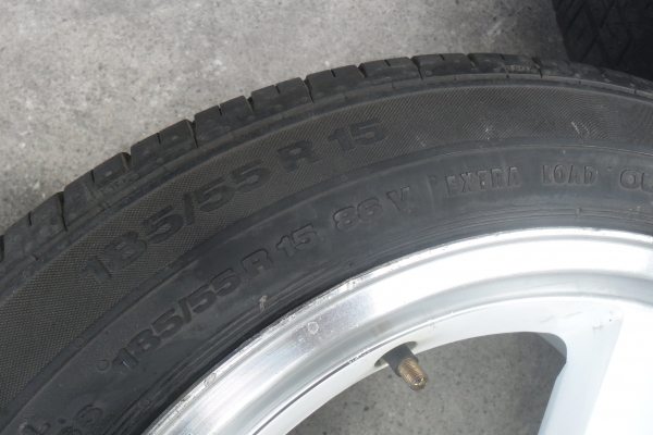 ล้อแม็ก15นิ้ว4รู100 พร้อมยาง สวยๆ 4 ล้อ ราคา 6500 บาท