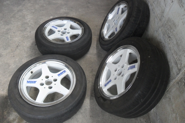 ล้อแม็ก15นิ้ว4รู100 พร้อมยาง สวยๆ 4 ล้อ ราคา 6500 บาท