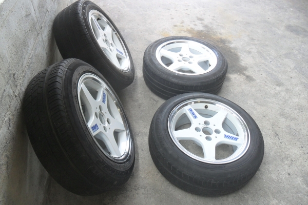 ล้อแม็ก15นิ้ว4รู100 พร้อมยาง สวยๆ 4 ล้อ ราคา 6500 บาท