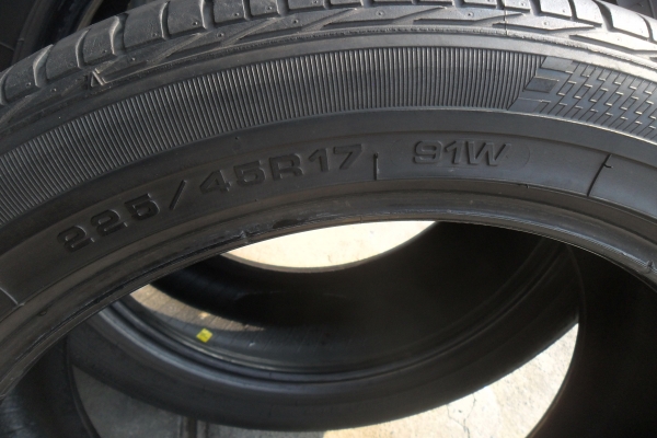 ยาง GoodYear 225/45R17ปี12 สวยๆ 4 เส้น ราคา 3000 บาท