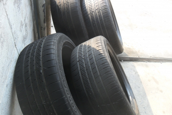 ยาง GoodYear 225/45R17ปี12 สวยๆ 4 เส้น ราคา 3000 บาท
