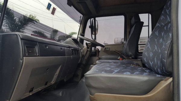 ขาย HINOFL1J กระบะล่องสามมิตรไม่ดั้ม ขาย HINOFL1J กระบะล่องสามมิตรไม่ดั้ม